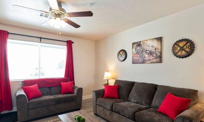Cedar City Apartment | ♥ 3 Miles to Shakespeare/SUU ♥ 3 Kings ♥ 400+WiFi