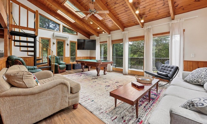 Albrightsville House | 3-Min Walk to Lake, Beach & Pool | Hot Tub, Sauna