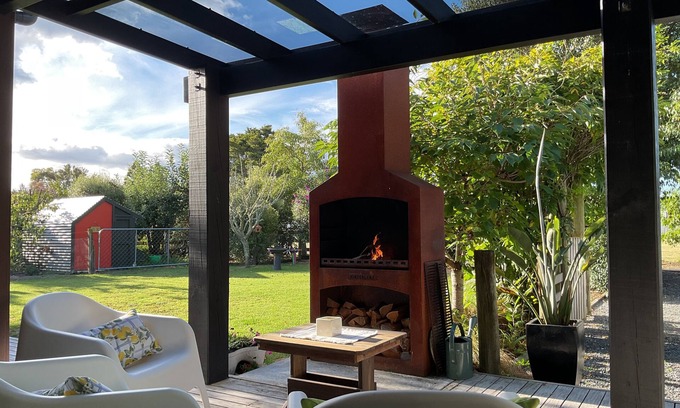 Waipu House | 3 minute walk into town plus two baths