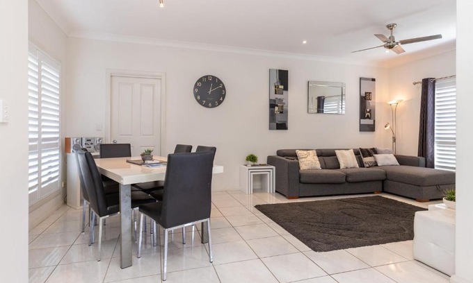 Tuncurry House | 3 of 29 Parkes St