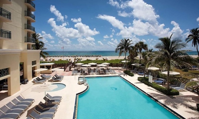 Singer Island Hotel | 3 Relaxing Units - Breathtaking Seaside Stroll at Our Resort w/Beach & Pool
