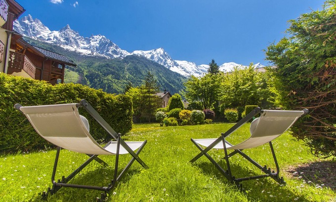 Chamonix City Centre Apartment | 3 rooms, premium equipment, beautiful Mont Blanc view, close to slopes/center