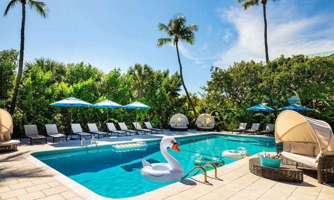Islamorada Hotel | 3 Rooms w/Balcony, 3 Outdoor Pools, Free Parking & Pet Friendly