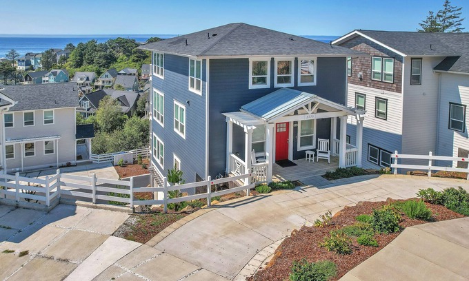 Nelscott House | 3 Sky-High Ocean-View Decks, Hot Tub, 2 King Suites in this Olivia Beach Beauty!