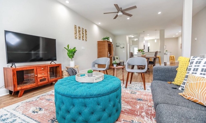 Norfolk House | 3 story 4 Bedroom Jungalow Themed House!