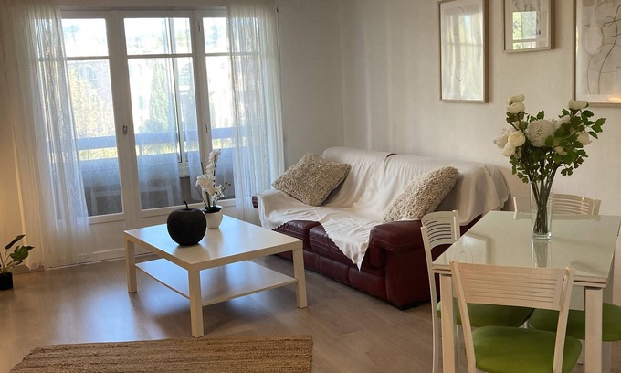 Sanary-sur-Mer Apartment | 3* T3 apartment with parking near town center