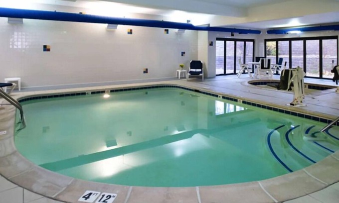 Glenwood Springs Hotel | 3 Units | Cozy Escape Close to Hot Springs & Outdoor Fun | Pool & Free Breakfast