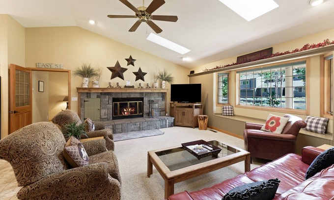 Sunriver House | 3 Yellow Rail, Cute! Hot Tub, AC, SHARC