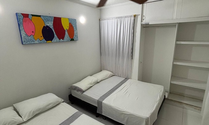 El Rodadero Apartment | 30 meters from the Rodadero beach, studio apartment ideal for 4 people.