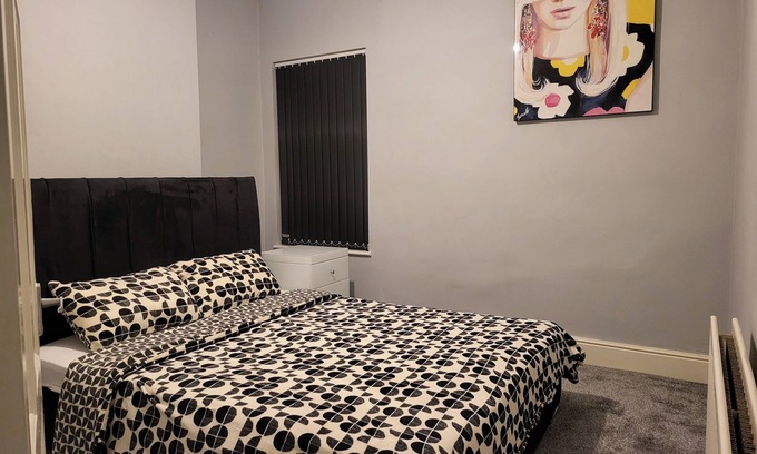 Burslem Apartment | 30 mins from Alton Towers - Panama Apartments/Lodge
