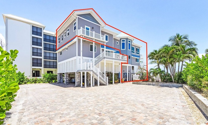 Fort Myers Beach House | 30 Oceanfront Luxury: Sunset Views, Pool, Beach Access