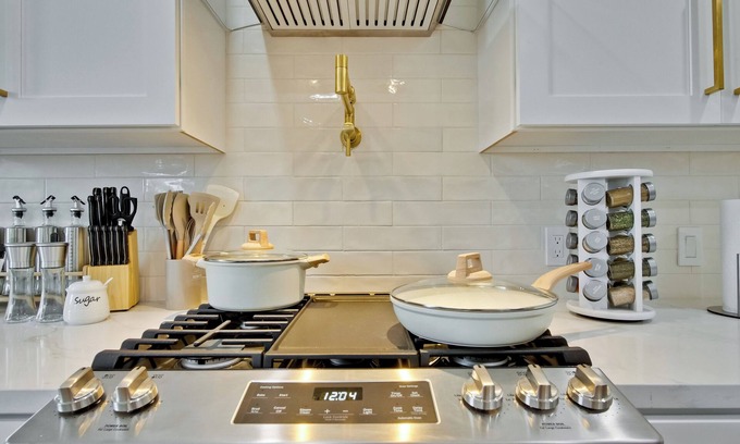Crocker-Amazon House | 30% OFF / Easy Parking / Mins to SF / Lovely Backyard / Skyline View / Hottub