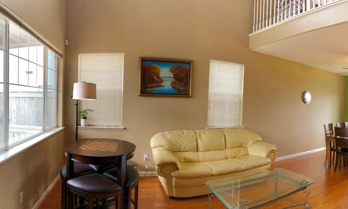 Modesto House | 3000+ Sq. ft Spacious & Quiet House in Modesto