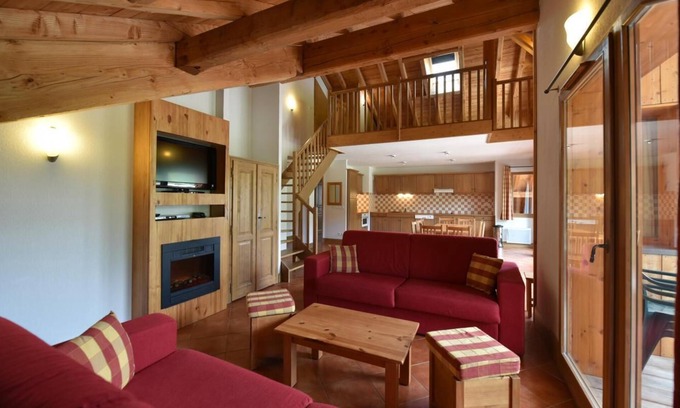 Montgenevre Apartment | 300m from shops, view mountain, fitness, swimming pool, sauna, hammam, terrace, balcony, tv