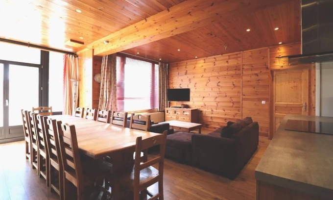 Val Claret Apartment | 300m from ski slopes, Ground floor, tv, ski locker, 180m², Tignes