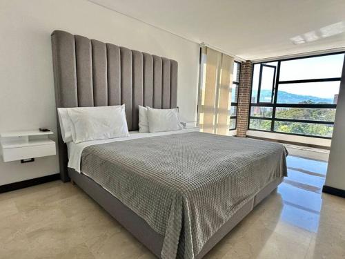 El Castillo Apartment | 302 Spacious apartment nice view in El Poblado