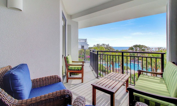 Isle of Palms House | 309 B Shipwatch by AvantStay | Community Pool Access!
