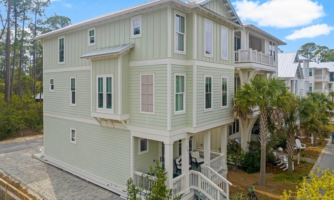 Treetop House | 30A Beach House - SEACREST, Sleeps 18! Pet Friendly, Pool, Beach, Free Golf