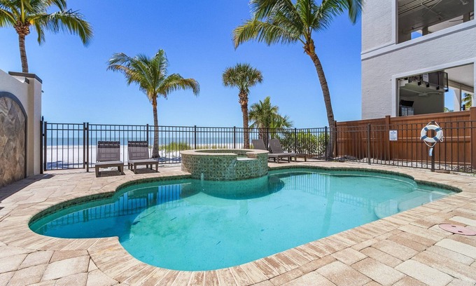 Fort Myers Beach House | 3132 Beachfront 5BR: Heated Pool, Spa, Elevator, Views