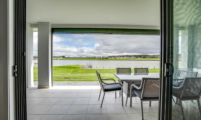 Nangkita House | 33 Providence Plce Hindmarsh Island - No Linen Included