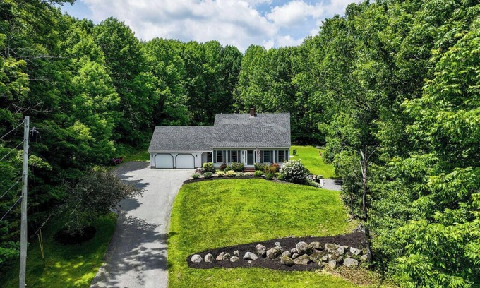 Sidney House | 3350 Middle Road