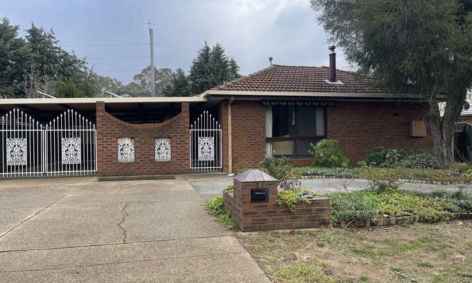 Mount Austin House | 34 Adjin Street House Wagga Wagga