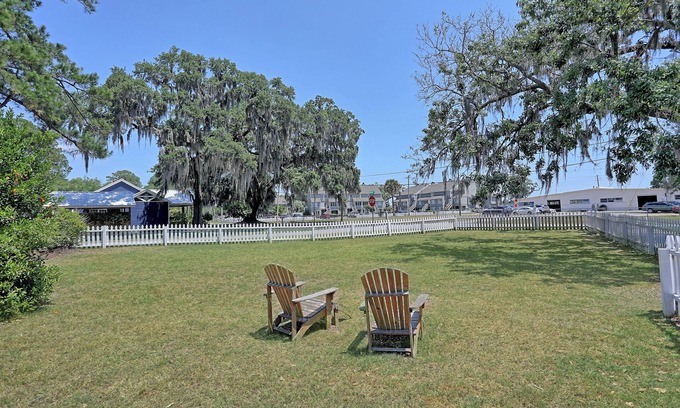 Thunderbolt House | 3403 Bannon