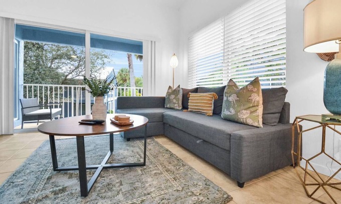 Boca Raton Apartment | 340D - Boca Retreat w/Pool, Parking, Near Evert Tennis & Shops