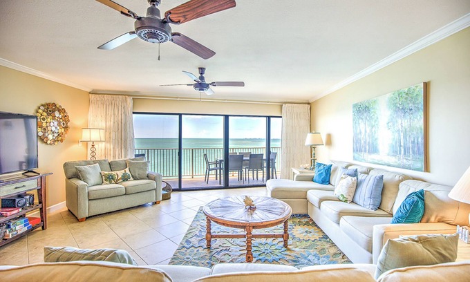 Key Colony Beach Condo | #35 Top Floor Open Concept Oceanfront 2 Bedroom/2.5 Bath Condo