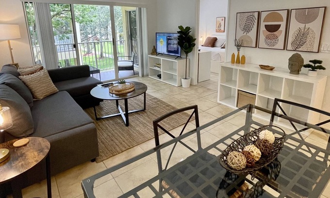 Boca Raton Apartment | 350 C - Warm & Spacious Corner Apt - Top Floor - Washer & Dryer