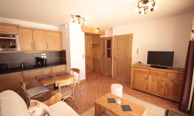 Bisanne 1500 Apartment | 350m from ski slopes, Ground floor, view panoramic, swimming pool, terrace, parking, tv, ski locker