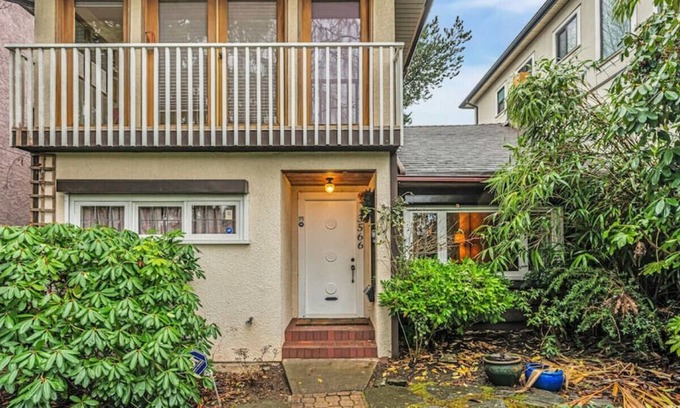 Dunbar House | 3566 · 3BE+1BR House Vancouver West/Free Parking!