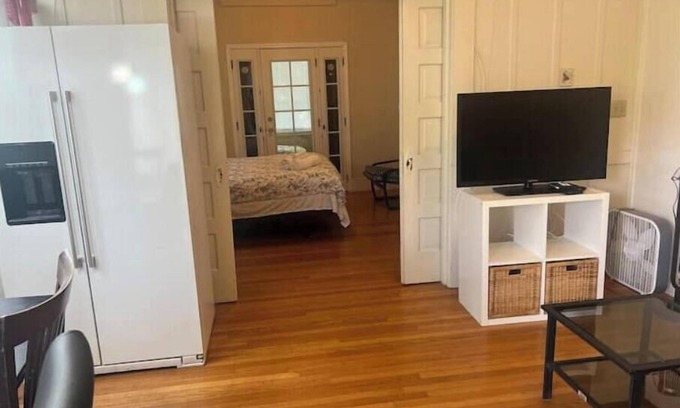 Menlo Park Apartment | 359#B Dwntwn 2bdrm/1.5bath w/Den Laundry AC