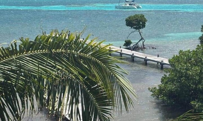 Caye Caulker Villa | 360 Suites: Seaside 6 Bedroom Retreat