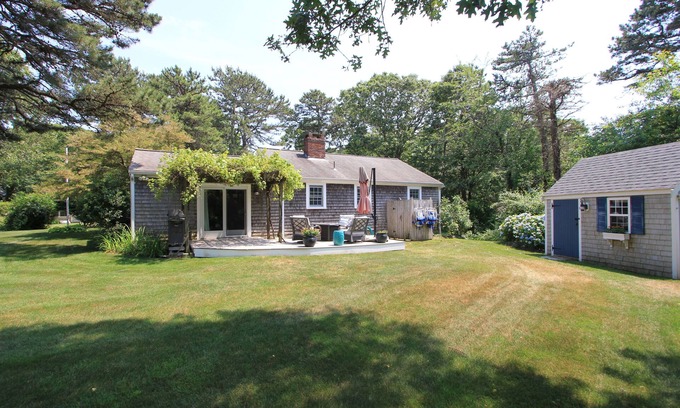East Sandwich Cottage | 39 Wing Blvd W - Private beach access!
