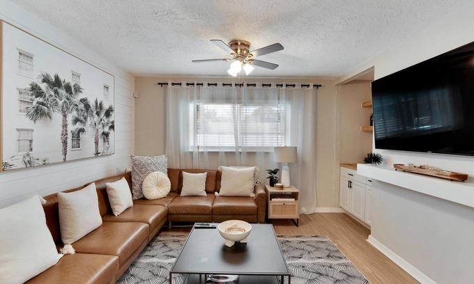Sun Bay South House | 3908 W Tyson Ave Summ