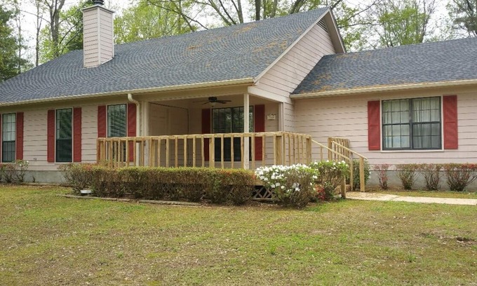 Walnut Grove House | 393 House on the hill