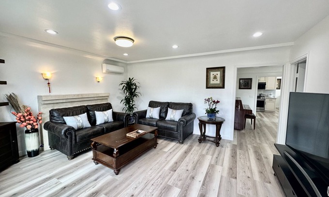 Monterey Park House | 3B/2B Haven near Atlantic Square