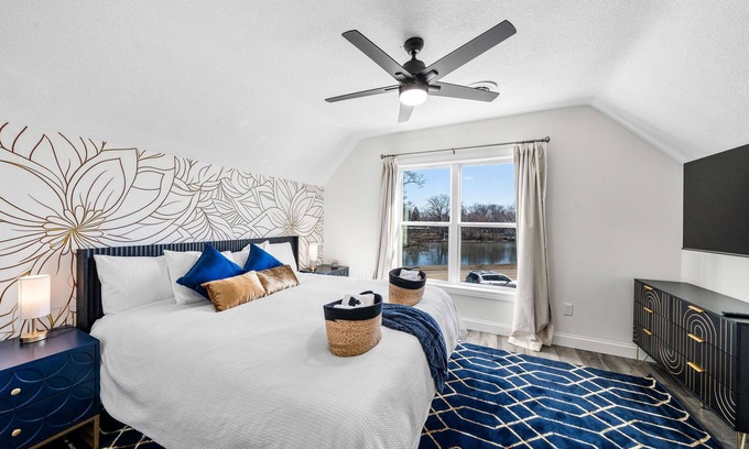 Elkhart House | 3BD/2.5BA Home|5m DT Elkhart|30m Notre Dame