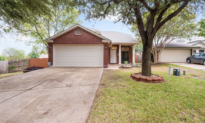 Round Rock House | 3BD2.5B *Amazing Pool*Fully Furnished*IH35 Access