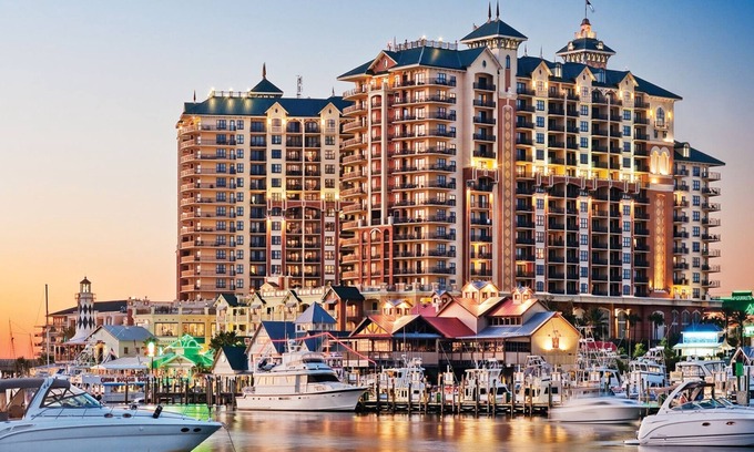 Holiday Isle Hotel | 3BDPlus/Destin Emerald Grande - Family Friendly!