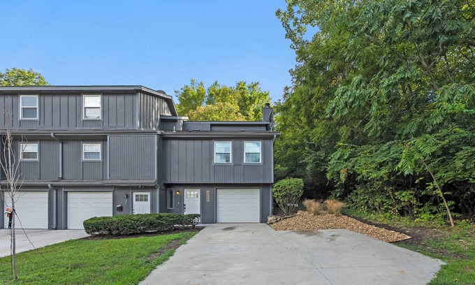 Shawnee Heights House | 3bdr/2ba, King Beds, Game Room, Laundry, Central Location