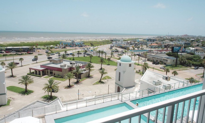 Galveston Condo | 3BR/2BA Beachfront Unit with Amazing Amenities