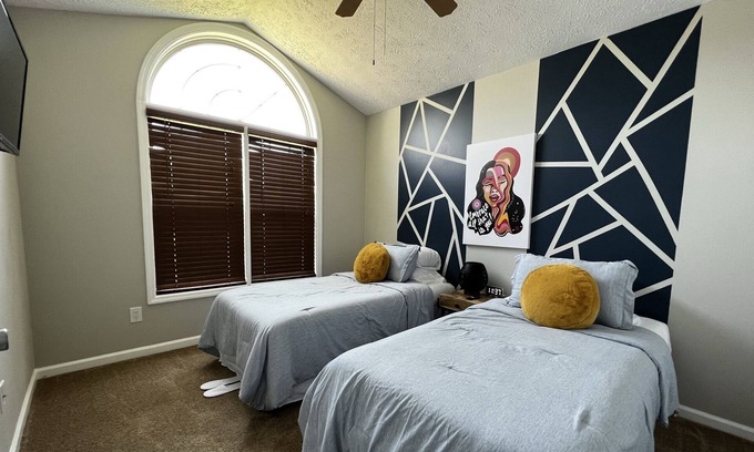 Fayetteville House | 3br 2ba Luxurious and modern designed Indigo rooms.