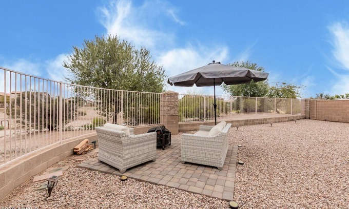 Maricopa House | 3BR & 2Bath with Golf Course Views