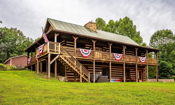 Nashville Cabin | 3BR, 3.5 BA. Log Cabin