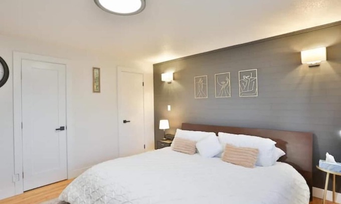 Park East House | 3BR/Ac Units/4min to CU/10min Downtown.