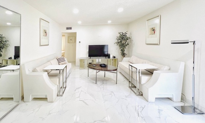 Beverly Green Apartment | 3BR,APARTMENT,Las Vegas,Strip,LVCC,convention,Sphere,SemaShow,CES,freePark,WIFI