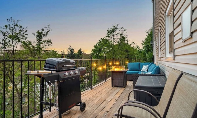 Southeast Yonkers Apartment | 3BR Apt ~ Near Train ~ Balcony ~Yonkers