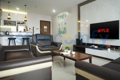 Lubuk Baja Apartment | 3BR Aston Residence 2001 City and Sea View